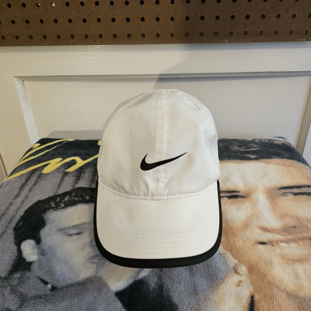 Nike Featherlight Dri-fit Hat